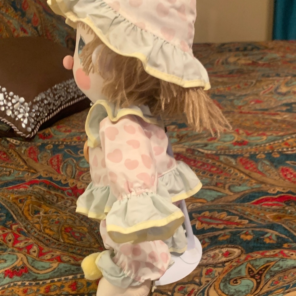 Precious Moments soft body clown Doll with Ruffled Bonnet. Locket & stand. - Picture 6 of 10